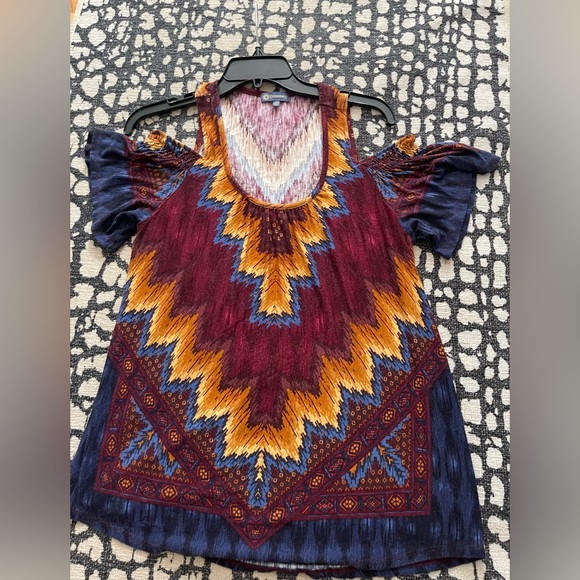 Democracy southwestern Abstract Cold Shoulder Top - Picture 4 of 10